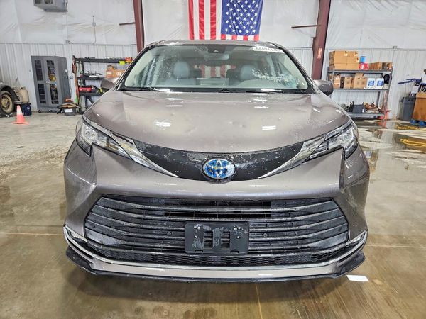 2021 TOYOTA SIENNA XLE Plus Package