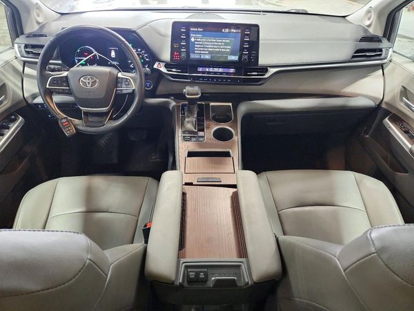 2021 TOYOTA SIENNA XLE Plus Package