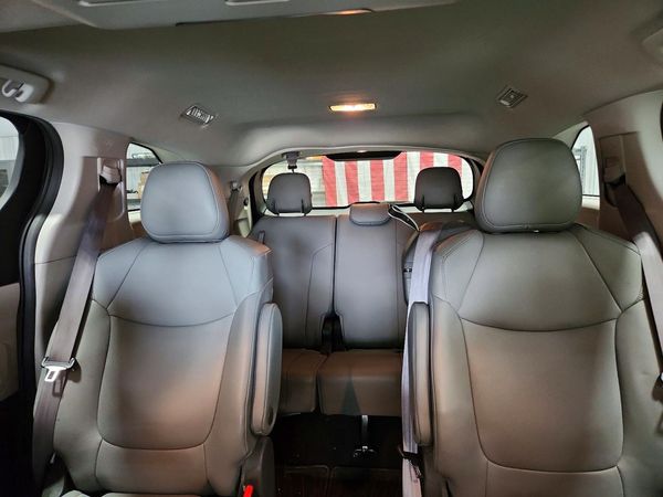 2021 TOYOTA SIENNA XLE Plus Package