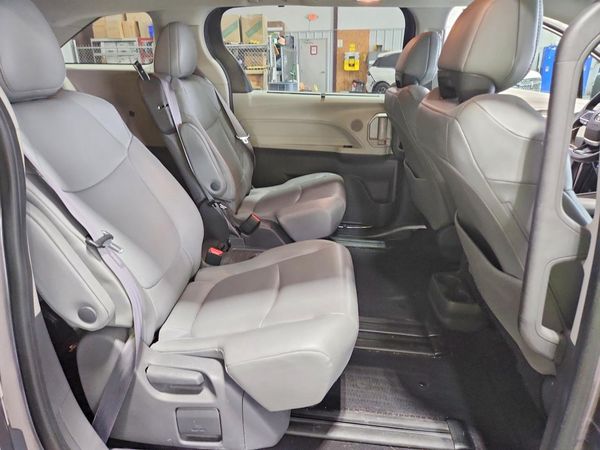 2021 TOYOTA SIENNA XLE Plus Package