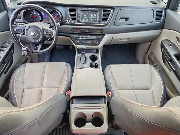 2018 KIA SEDONA LX