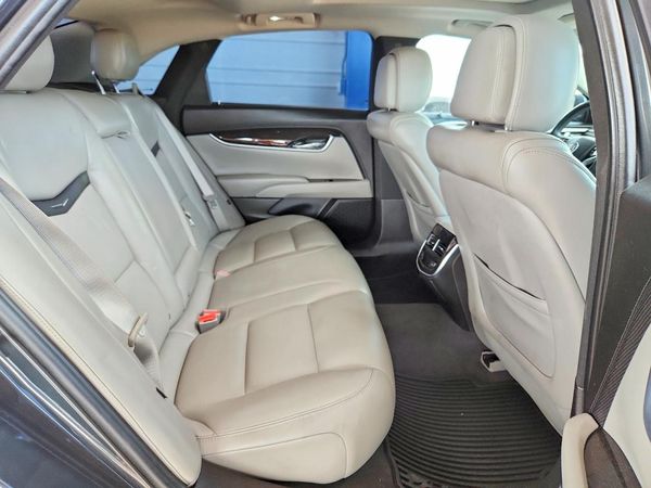 2013 CADILLAC XTS Luxury