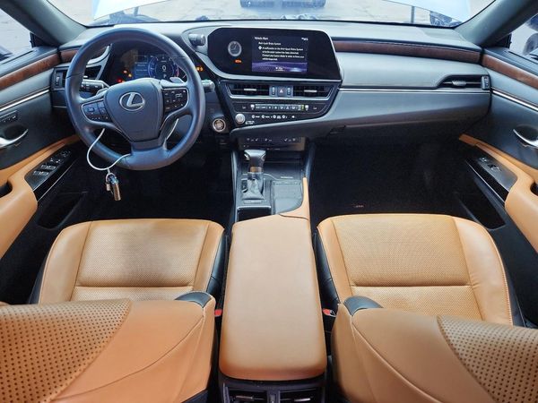 2022 LEXUS ES 250