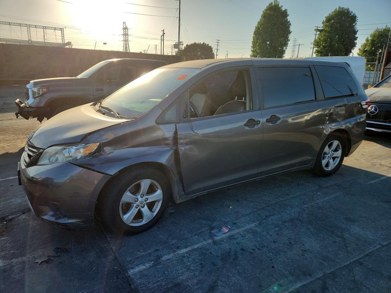 2015 TOYOTA SIENNA