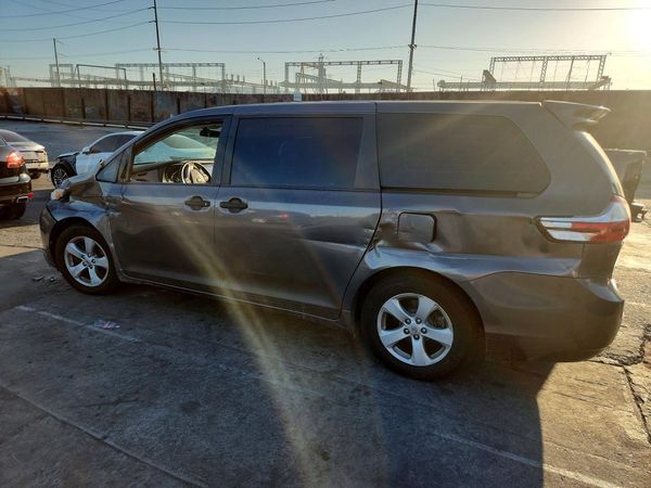 2015 TOYOTA SIENNA