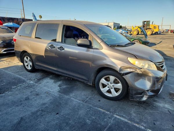 2015 TOYOTA SIENNA