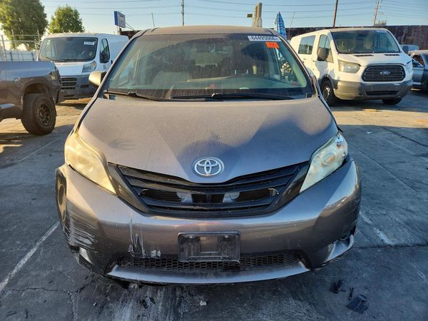 2015 TOYOTA SIENNA