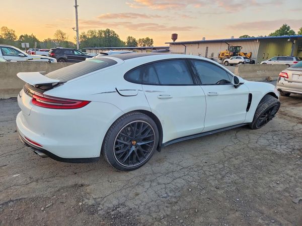 2018 PORSCHE PANAMERA