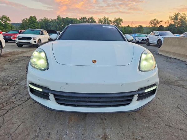 2018 PORSCHE PANAMERA