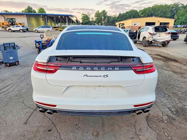 2018 PORSCHE PANAMERA