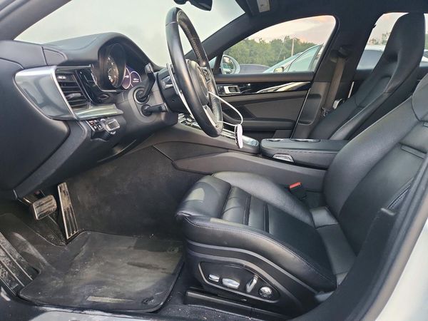 2018 PORSCHE PANAMERA