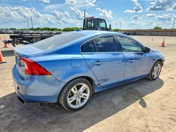 2015 VOLVO S60