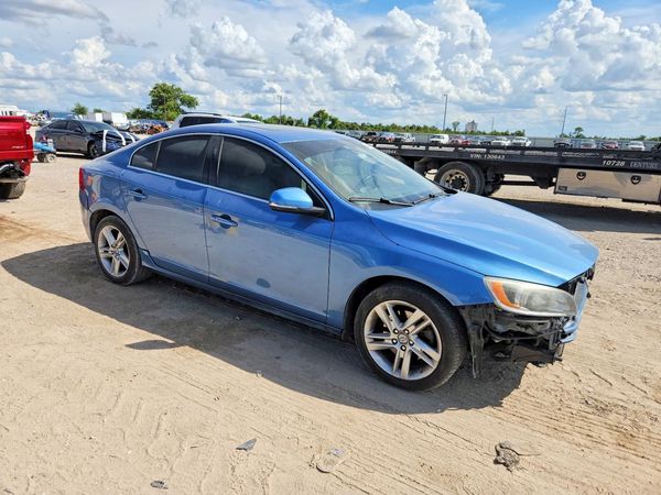 2015 VOLVO S60
