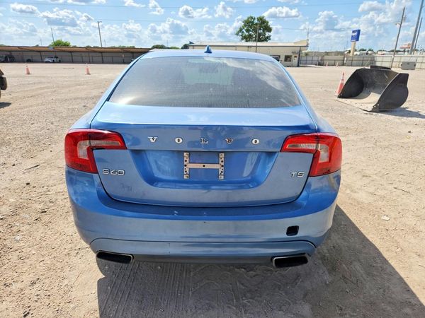 2015 VOLVO S60