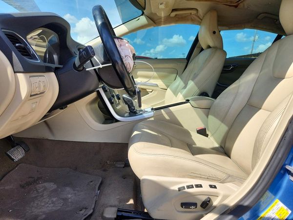 2015 VOLVO S60