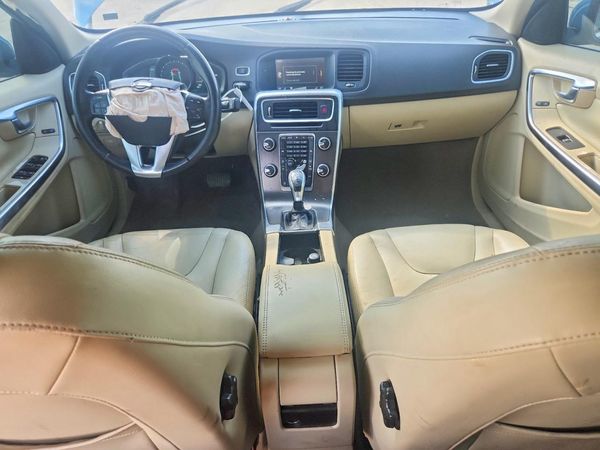 2015 VOLVO S60