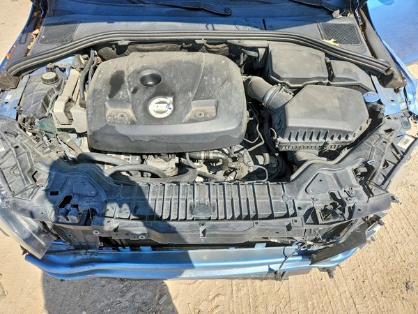 2015 VOLVO S60