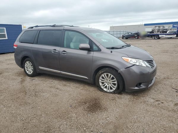 2013 TOYOTA SIENNA