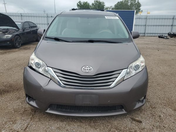 2013 TOYOTA SIENNA