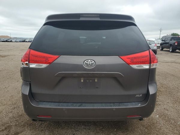 2013 TOYOTA SIENNA