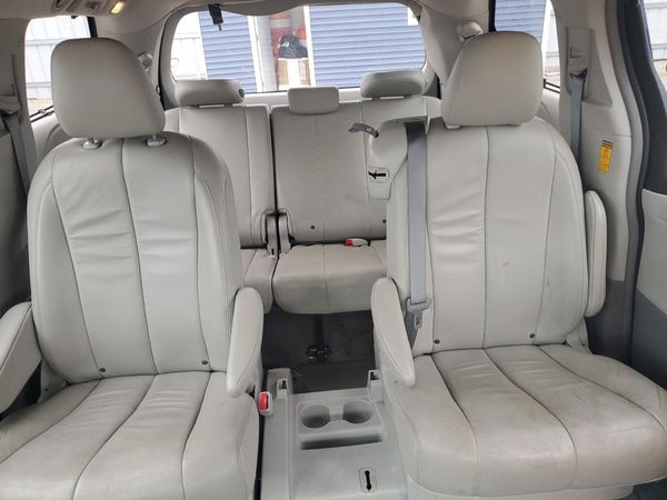 2013 TOYOTA SIENNA