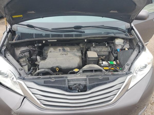 2013 TOYOTA SIENNA