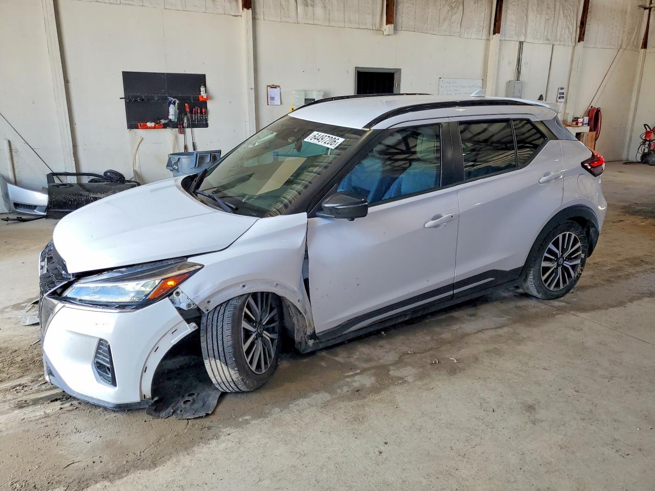 2021 NISSAN KICKS SR — Front 3/4