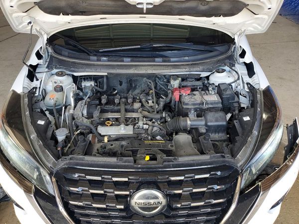 2021 NISSAN KICKS SR — Engine bay