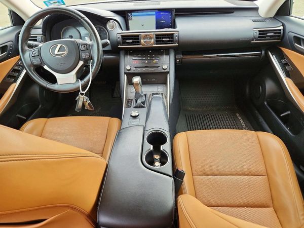 2018 LEXUS IS 300