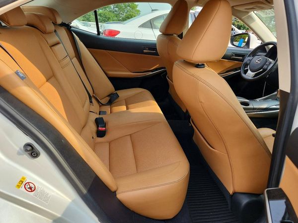 2018 LEXUS IS 300