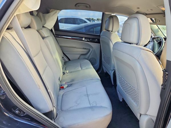 2013 KIA SORENTO Base / LX
