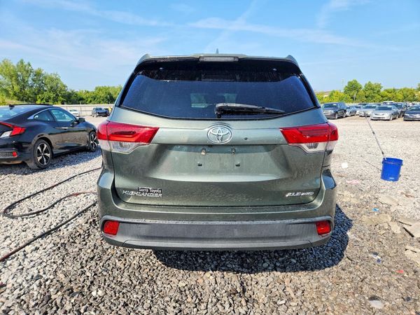 2017 TOYOTA HIGHLANDER SE/XLE