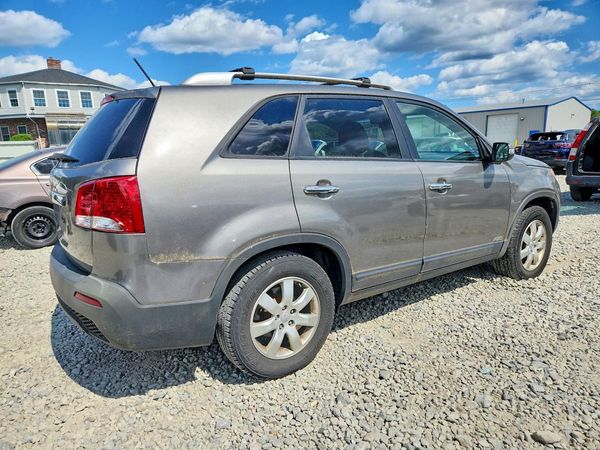 2013 KIA SORENTO Base / LX