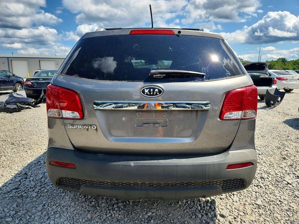 2013 KIA SORENTO Base / LX
