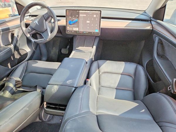 2024 TESLA MODEL Y