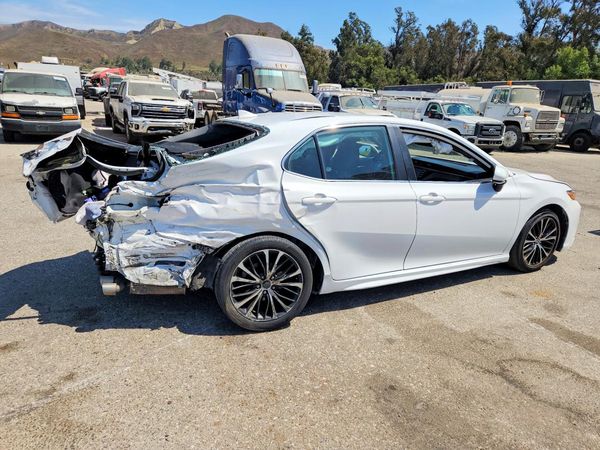 2020 TOYOTA CAMRY SE