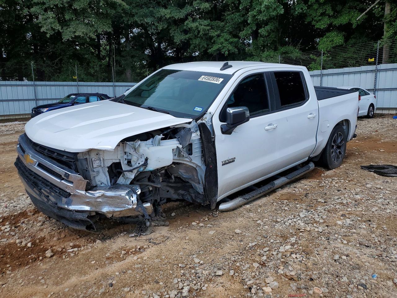 2019 CHEVROLET SILVERADO LT — Front 3/4