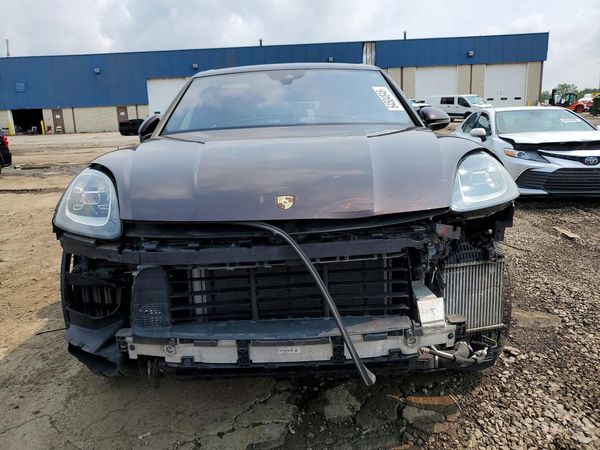 2019 PORSCHE CAYENNE