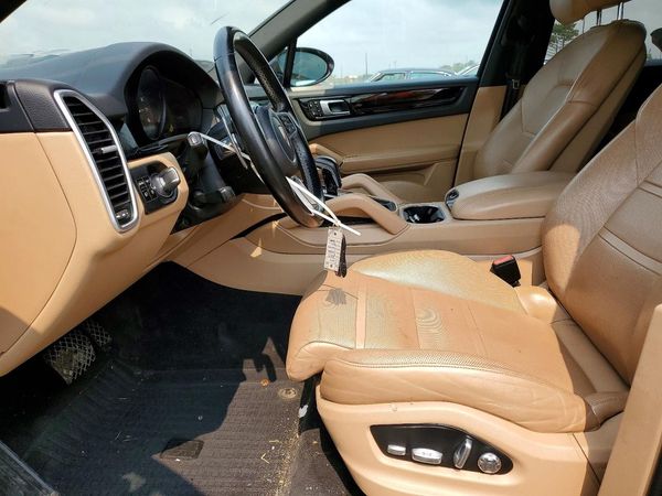 2019 PORSCHE CAYENNE