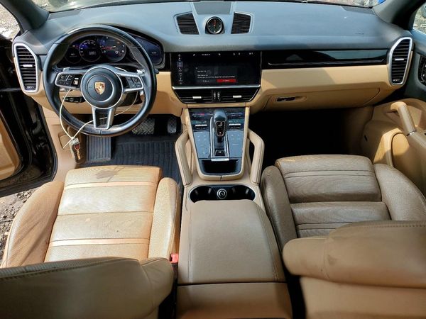 2019 PORSCHE CAYENNE
