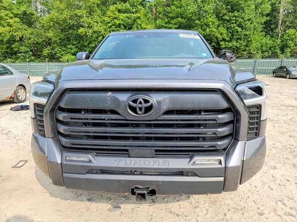 2025 TOYOTA TUNDRA SR5