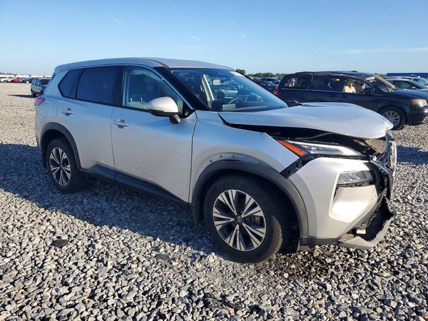 2021 NISSAN ROGUE SV — Passenger 3/4