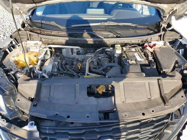 2021 NISSAN ROGUE SV — Engine bay