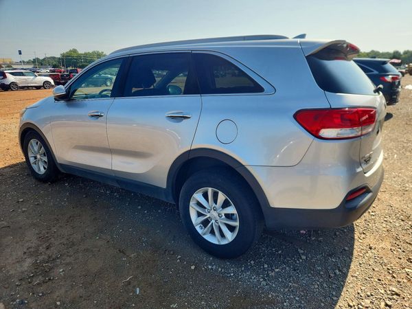 2017 KIA SORENTO L, LX