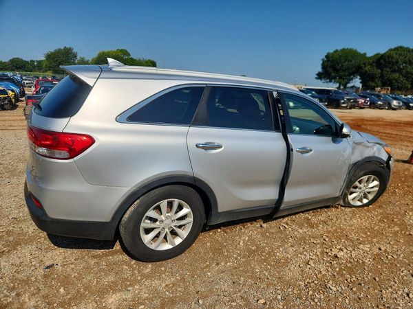 2017 KIA SORENTO L, LX