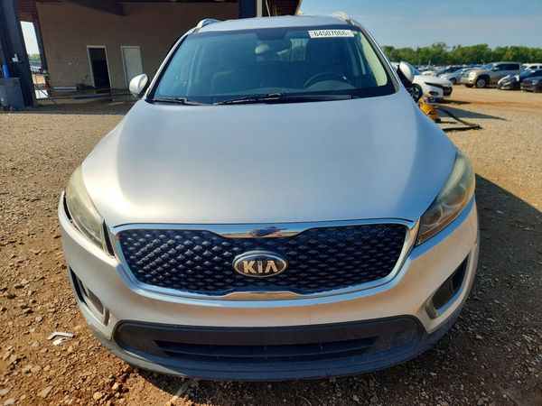 2017 KIA SORENTO L, LX
