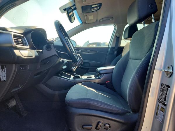 2017 KIA SORENTO L, LX