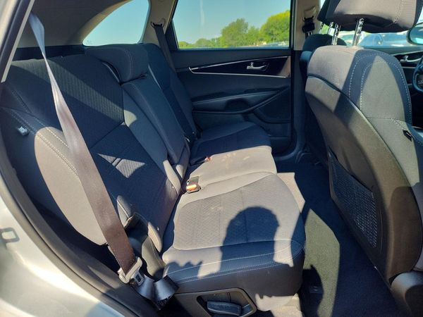 2017 KIA SORENTO L, LX