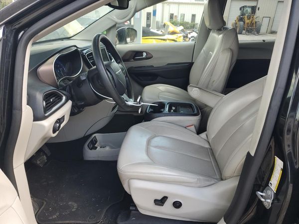 2021 CHRYSLER VOYAGER