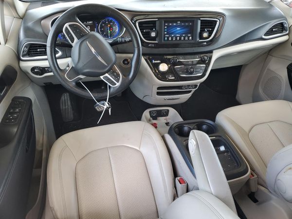 2021 CHRYSLER VOYAGER